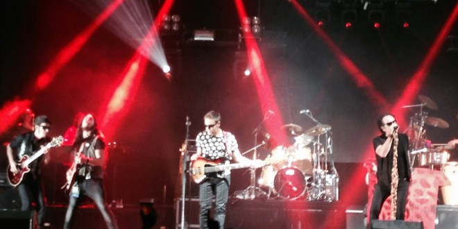 Burning y Josele Santiago, juntos, en directo interpretan «Esto es un atraco», el avance de «VIVO y SALVAJE»