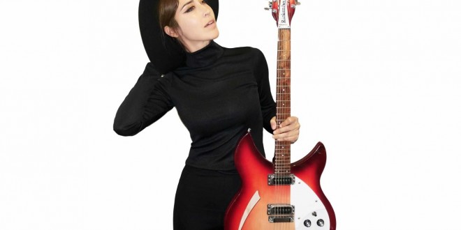 Anni B Sweet reedita en formato Deluxe el «Chasing Illusions» con dos nuevas canciones.